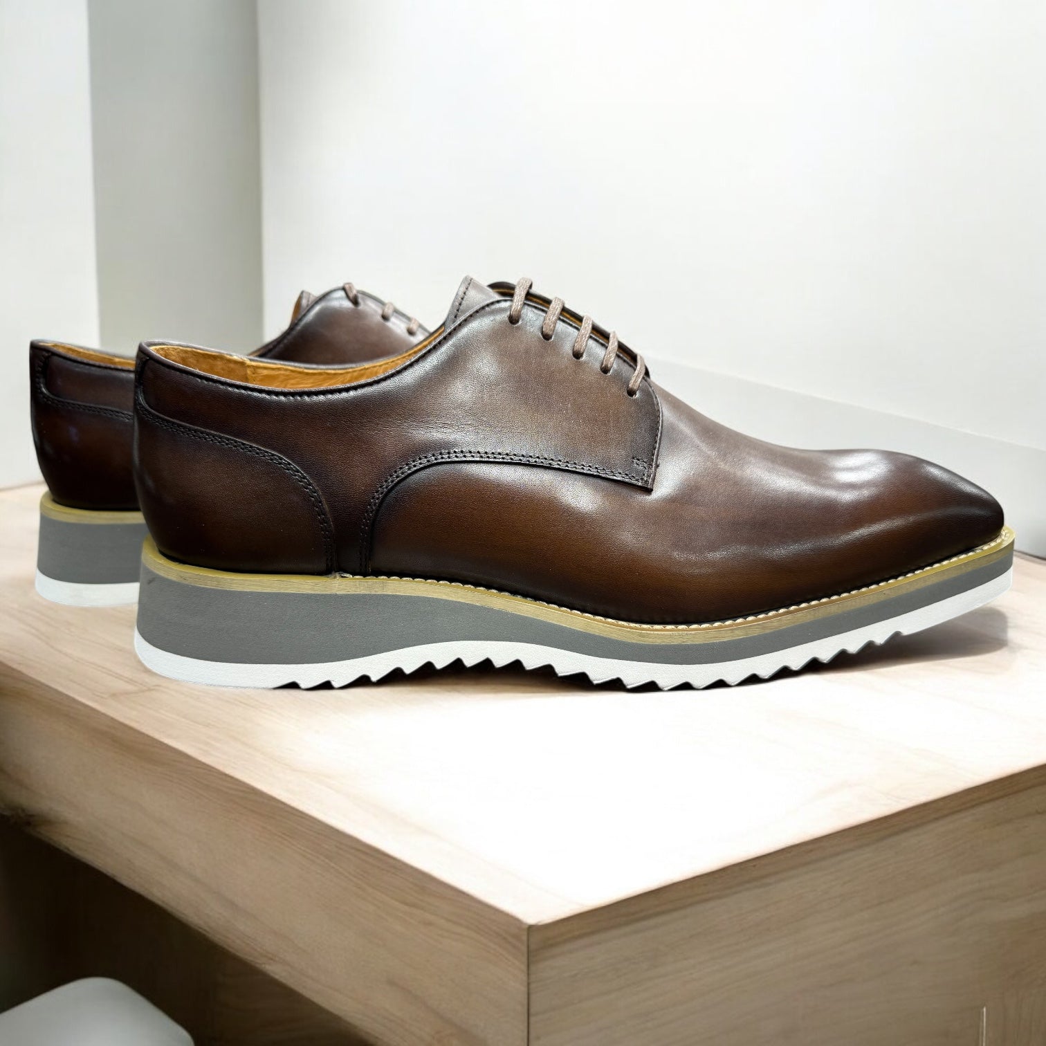 Carrucci Burnished Leather Shoe (Chestnut)