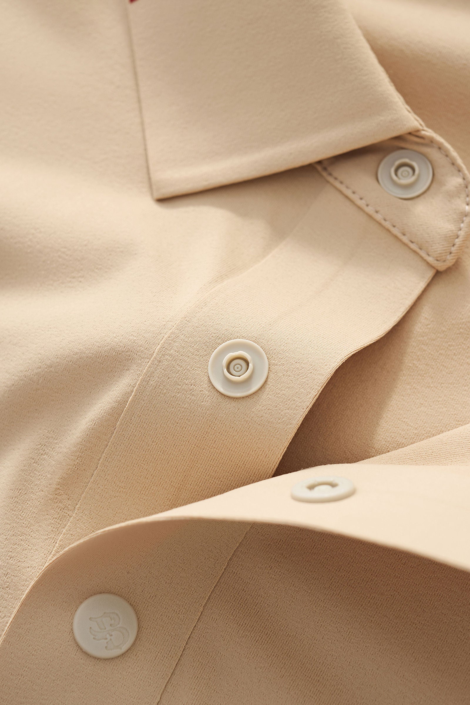 Stripe Collar Performance Polo – El Baron KHAKI