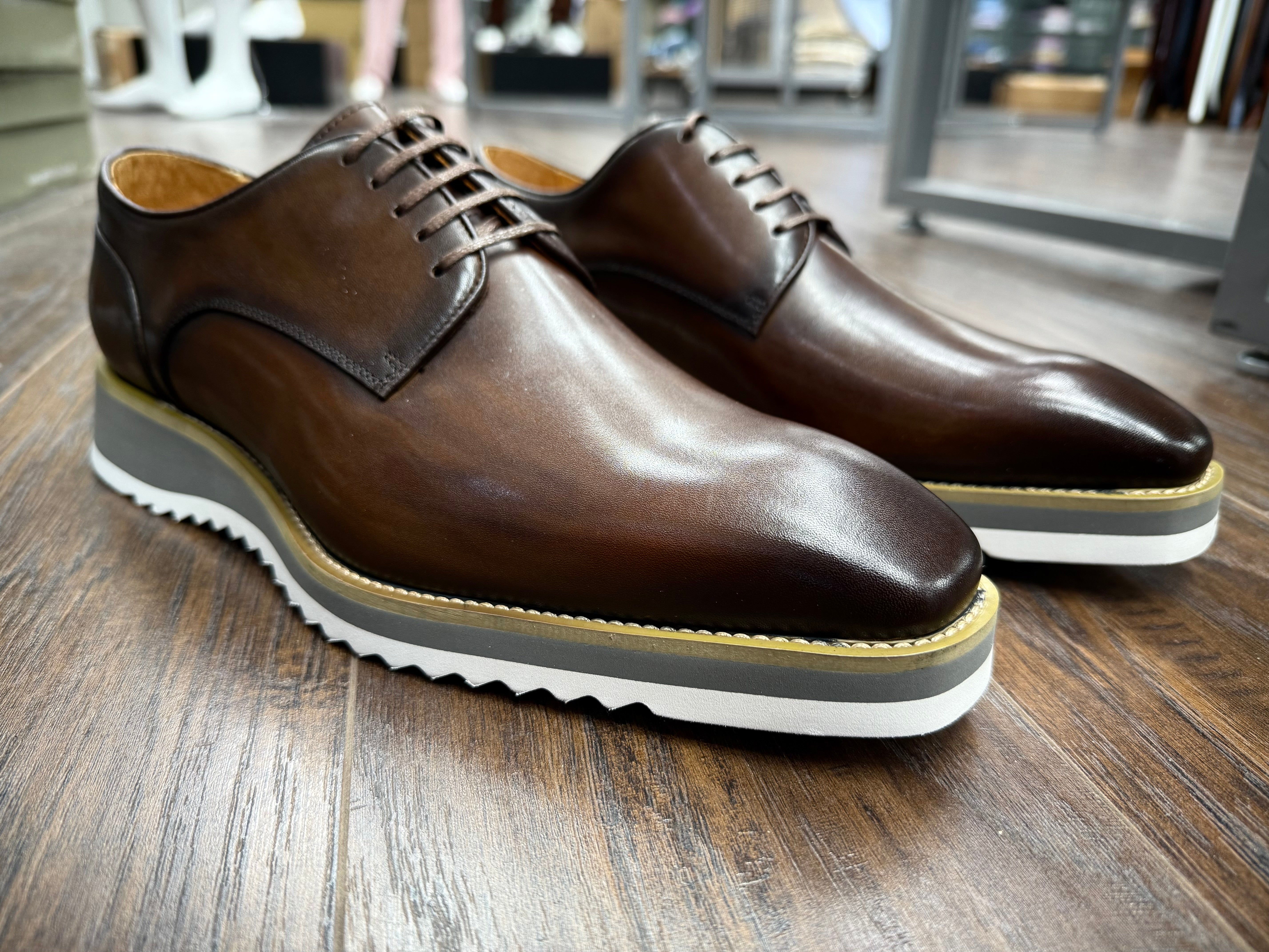 Carrucci Burnished Leather Shoe (Chestnut)