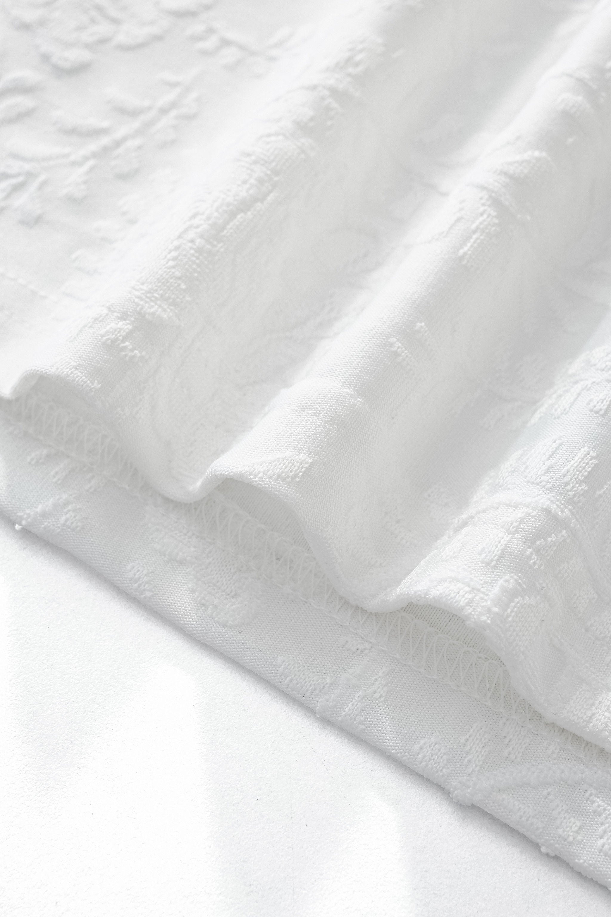Embossed Paisley Tee – El Baron WHITE