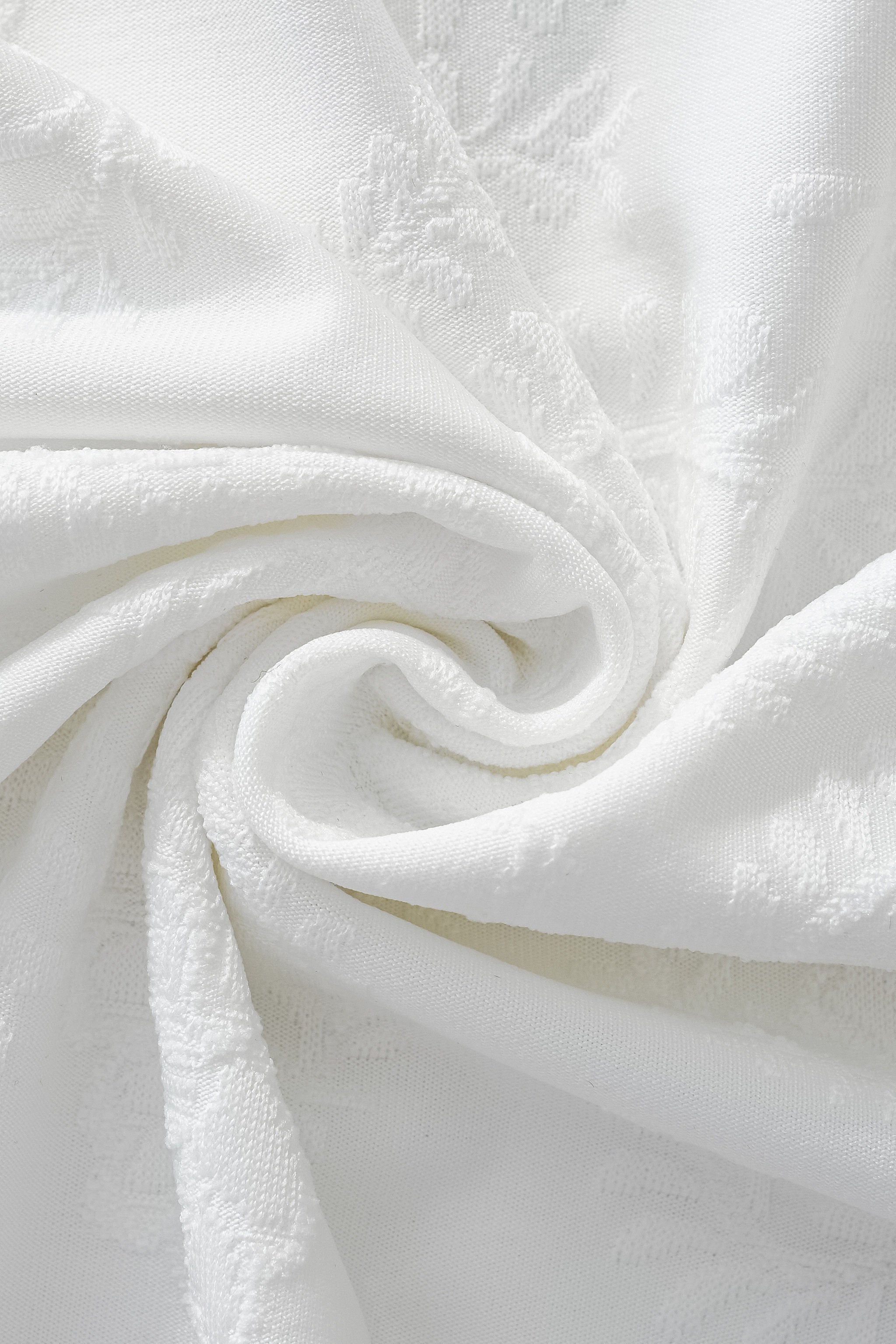 Embossed Paisley Tee – El Baron WHITE