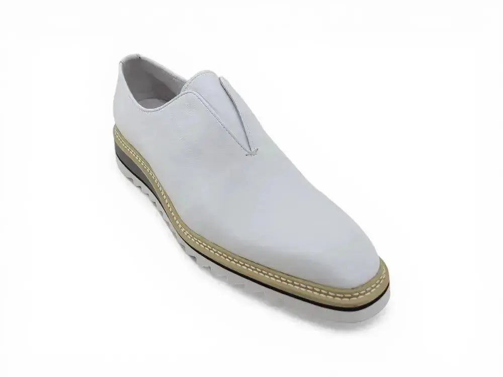 Laceless Loafer with Contrast color lightweight sole